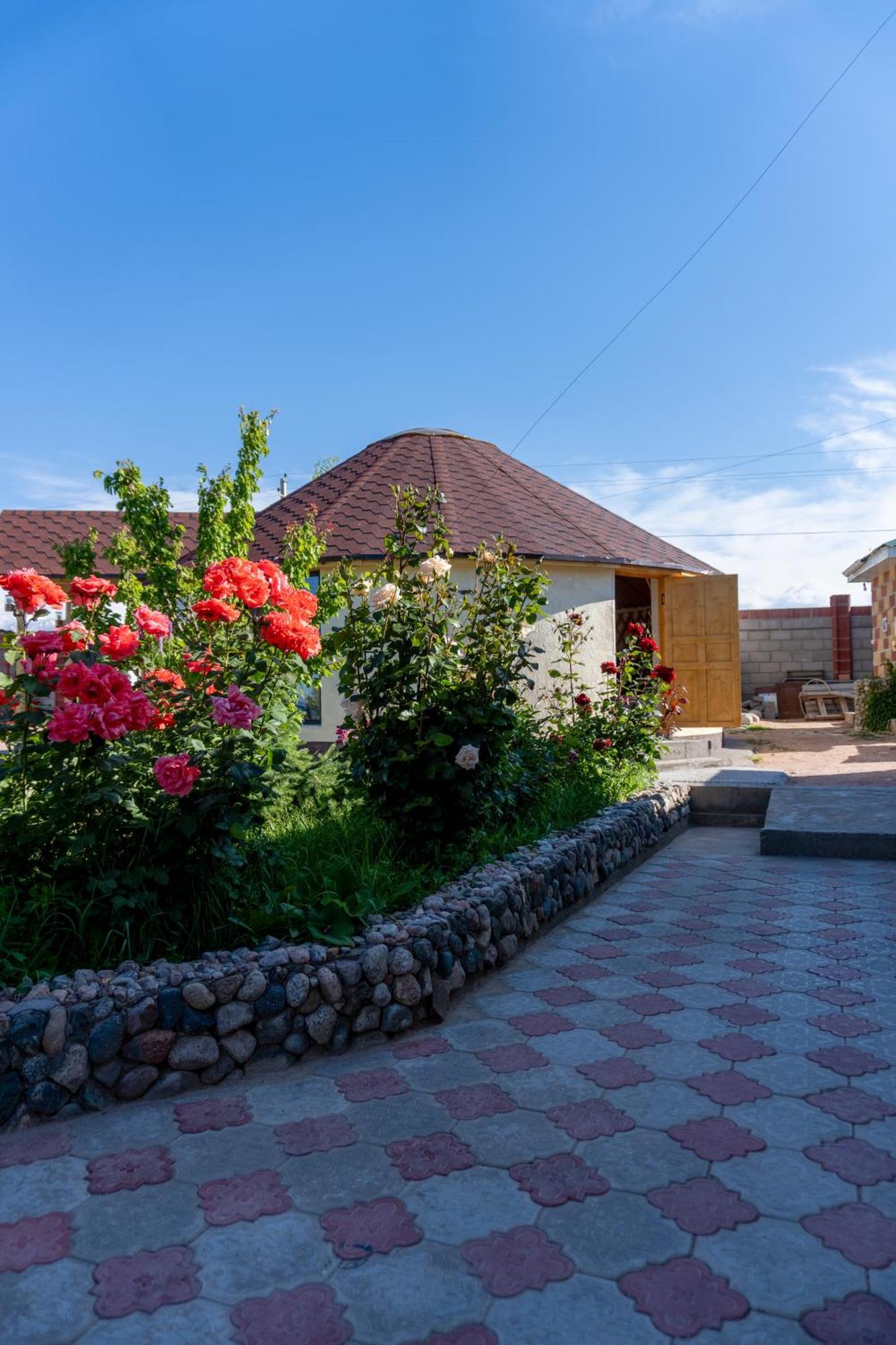Svetlana Guest House Bokonbayevo エクステリア 写真